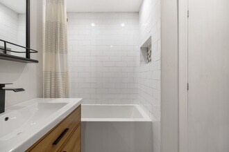 1011 Beacon St, Unit 4 in Brookline, MA - Building Photo - Building Photo