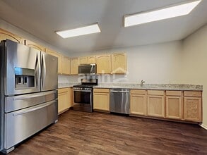 6721 Earlswood Dr in Indianapolis, IN - Foto de edificio - Building Photo