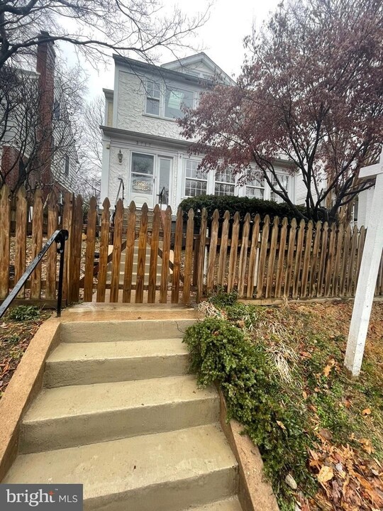 3717 Legation St NW in Washington, DC - Foto de edificio