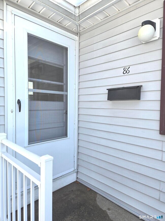 86 Clinton St in Glastonbury, CT - Building Photo - Building Photo
