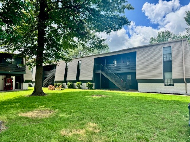 1701 S West End St in Springdale, AR - Building Photo