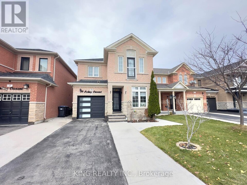 19 Fishing Crescent in Brampton, ON - Building Photo