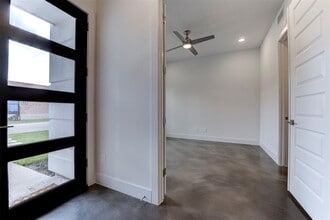 2910 Lamar St in Houston, TX - Building Photo - Building Photo