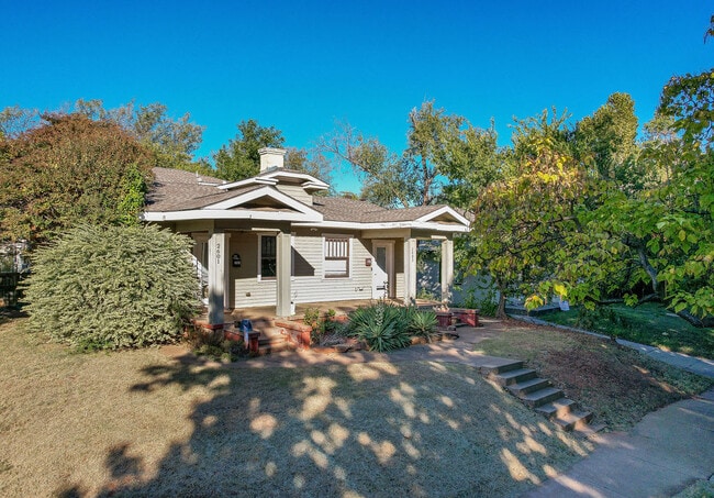 property at 2601 N Robinson Ave