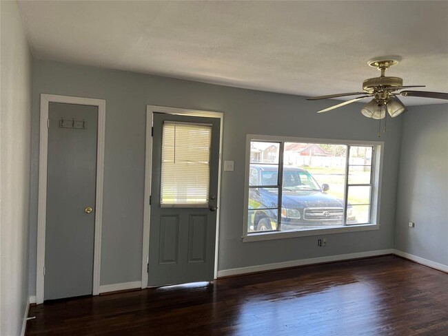5016 Brinkman St in Houston, TX - Building Photo - Building Photo