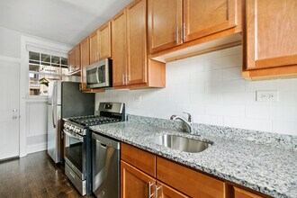 1100 W Glenlake Ave in Chicago, IL - Building Photo - Building Photo