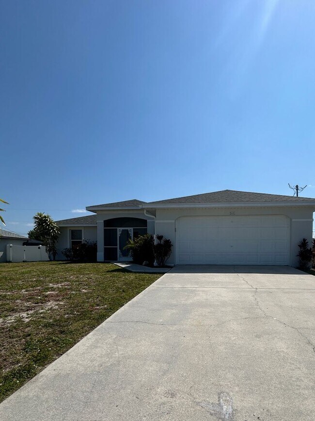 2601 SW 10th Ave in Cape Coral, FL - Building Photo - Building Photo