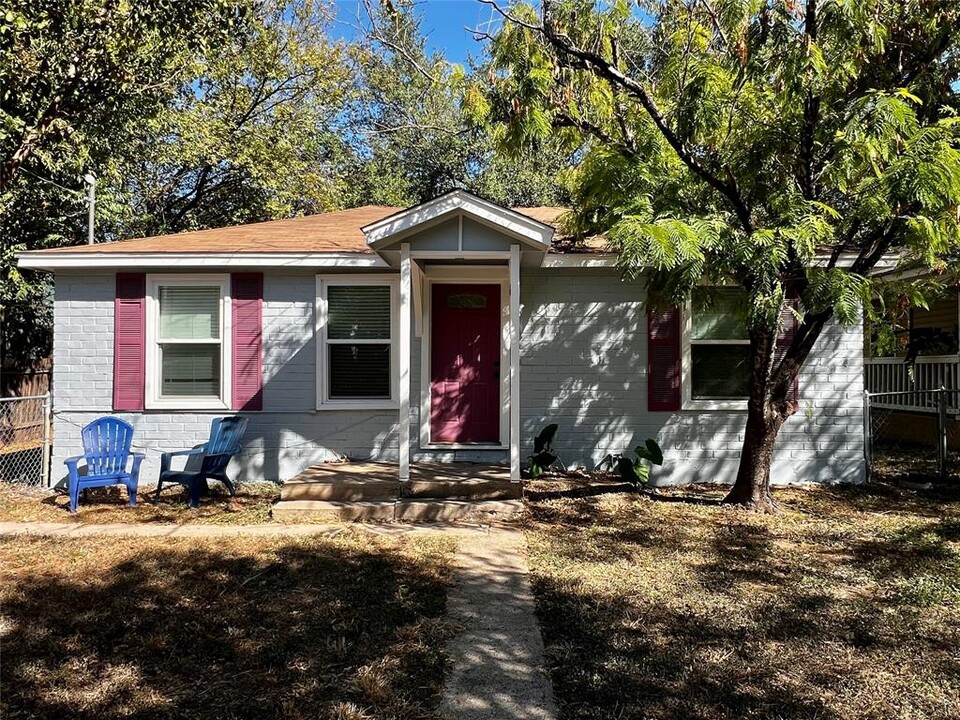 607 Vermont Rd in Austin, TX - Foto de edificio