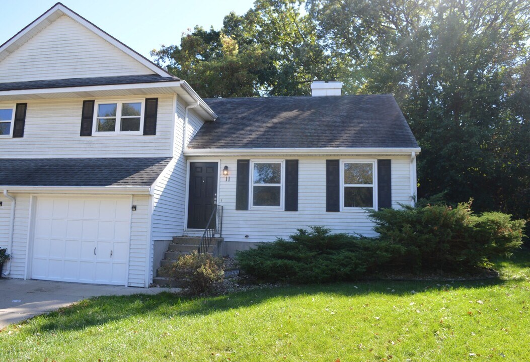 11 Grand Canyon Ct in Madison, WI - Building Photo
