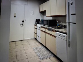 44 Washington St, Unit 309 in Brookline, MA - Building Photo - Building Photo