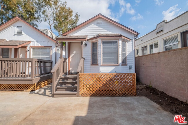 216 N Catalina Ave in Redondo Beach, CA - Foto de edificio - Building Photo