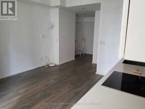75-575 St Nicholas St in Toronto, ON - Building Photo - Building Photo