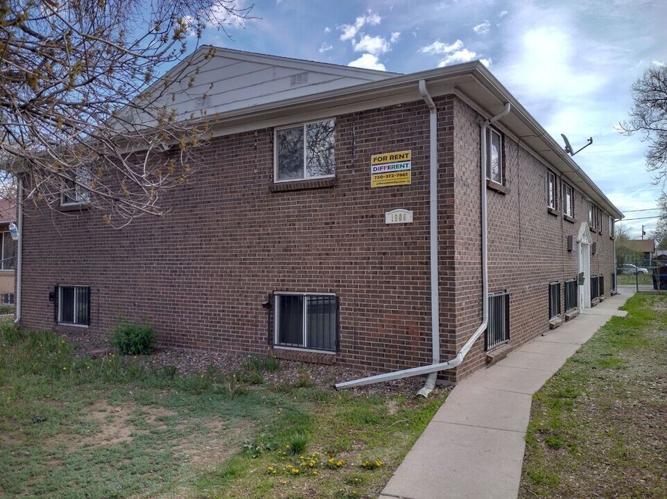 1908 Clinton St in Aurora, CO - Building Photo