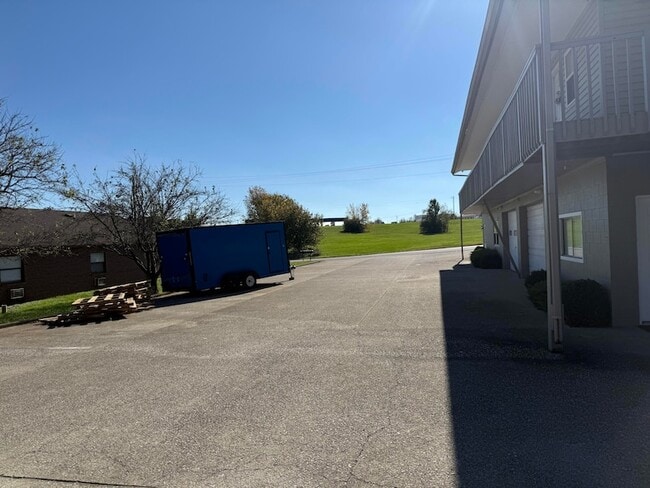 419 Gibson Ln in Richmond, KY - Foto de edificio - Building Photo