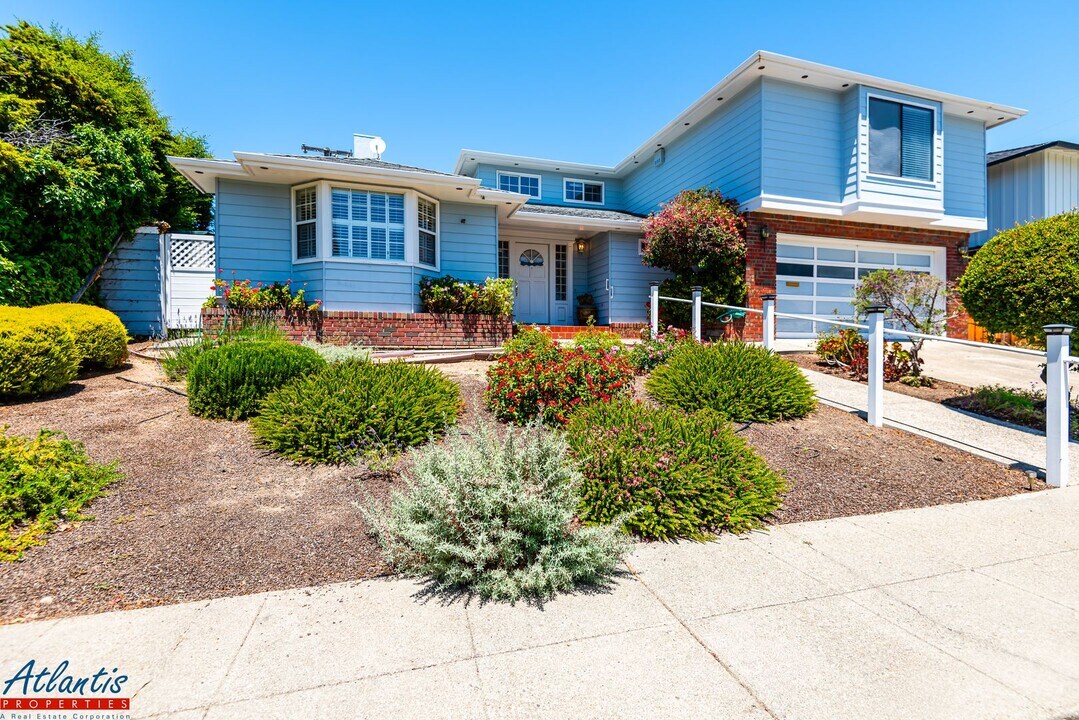 2674 Hastings Ave in Redwood City, CA - Building Photo