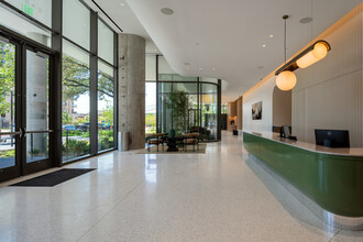 44 East Ave in Austin, TX - Building Photo - Lobby