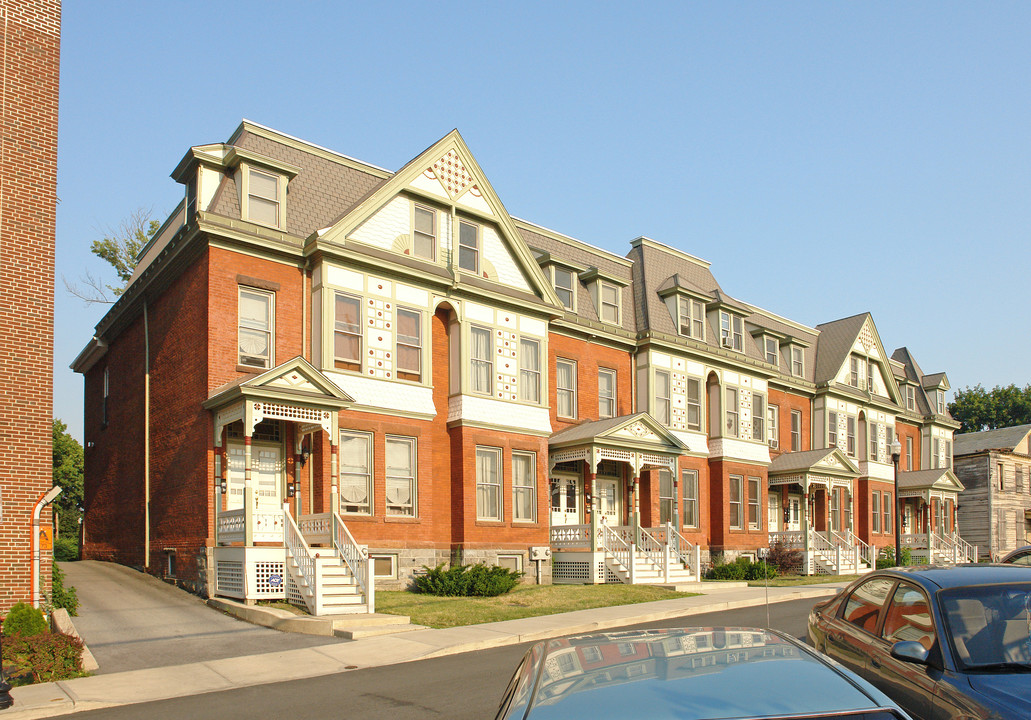 57-67 Garden St in Poughkeepsie, NY - Foto de edificio