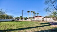 1442 E Meadowbrook Ave in Phoenix, AZ - Foto de edificio - Building Photo