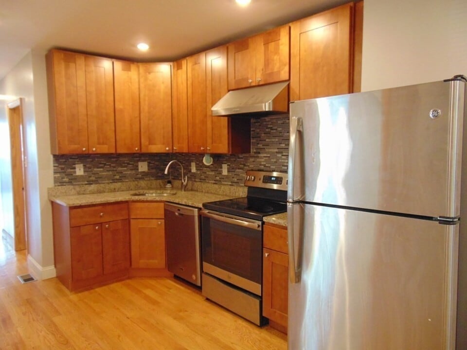 144 Newbury Ave in Quincy, MA - Building Photo