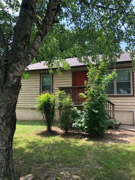 235 Eastern Ave in Fayetteville, AR - Building Photo