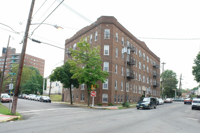 105 Grove St in Elizabeth, NJ - Foto de edificio - Building Photo