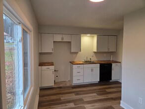 441 Rutherford Ave in Franklin, NJ - Foto de edificio - Building Photo