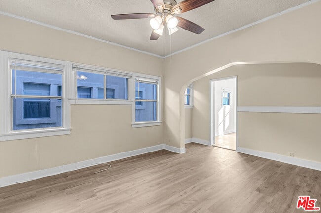 3801 1/2 Mont Clair St in Los Angeles, CA - Building Photo - Building Photo