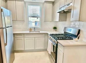 558-562-562 Court St, Unit 2 Right in Elizabeth, NJ - Foto de edificio - Building Photo