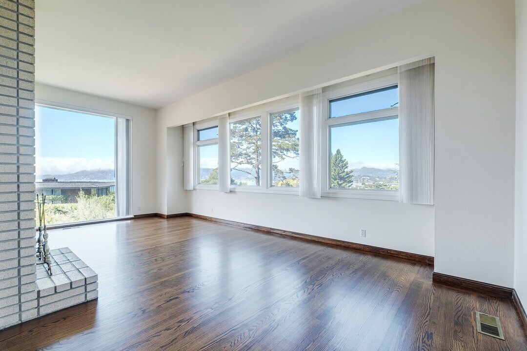 90 Geldert Dr in Tiburon, CA - Building Photo