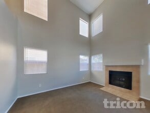 25172 Omaha Dr in Moreno Valley, CA - Foto de edificio - Building Photo