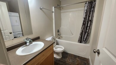 2262 Ashlee Rd in Nanaimo, BC - Building Photo - Building Photo