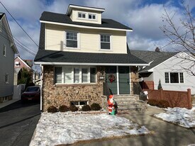 324 2nd St, Unit 2 in Carlstadt, NJ - Building Photo