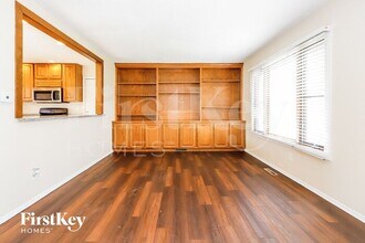 129 Berkshire Dr in Crystal Lake, IL - Building Photo - Building Photo
