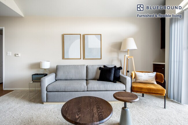 2245 S Beverly Glen Blvd-Unit -FL3-ID335 in Los Angeles, CA - Building Photo - Building Photo