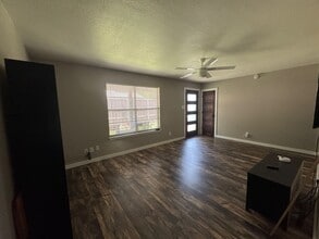600 N East St in Arlington, TX - Building Photo - Building Photo