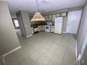 121 Cascade St in Deltona, FL - Building Photo - Building Photo