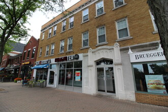 3 S Main St, Unit B-2 in West Hartford, CT - Foto de edificio - Building Photo