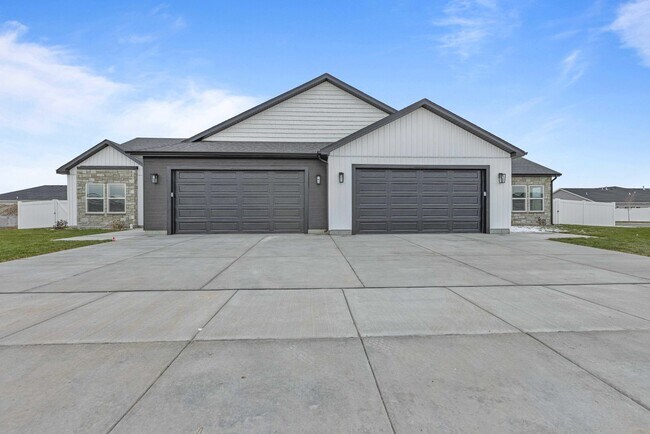 591 Idaho Ave in Sugar City, ID - Building Photo - Building Photo