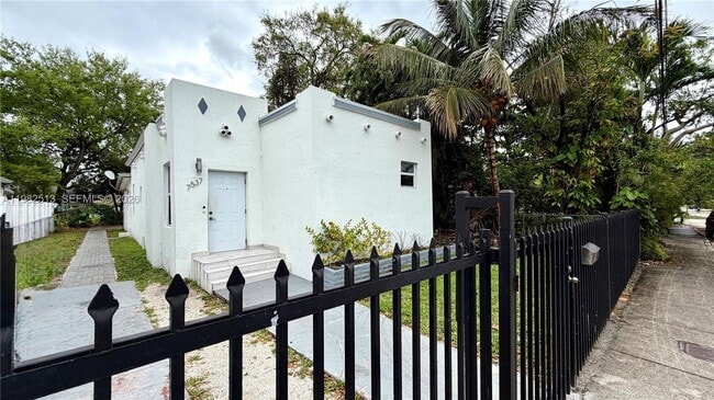 7537 NW 3rd Ave in Miami, FL - Building Photo - Building Photo