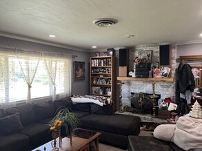 905 Charter Oaks Ct in Bakersfield, CA - Building Photo - Building Photo