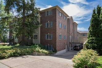427 N Dubuque St, Unit 1 in Iowa City, IA - Foto de edificio - Building Photo