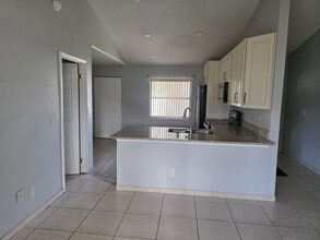 310 Colonade Ct in Kissimmee, FL - Foto de edificio - Building Photo