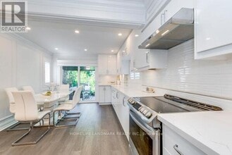 538 Fourth Line in Oakville, ON - Building Photo - Building Photo