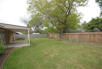 9706 Kemp Forest Dr in Houston, TX - Building Photo - Building Photo