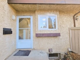 140 Royal Terrace NW in Edmonton, AB - Building Photo