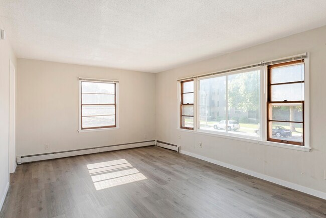 Richlyn in Richfield, MN - Foto de edificio - Building Photo