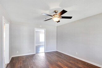 7209 Blue Jay Dr in Texas City, TX - Building Photo - Building Photo