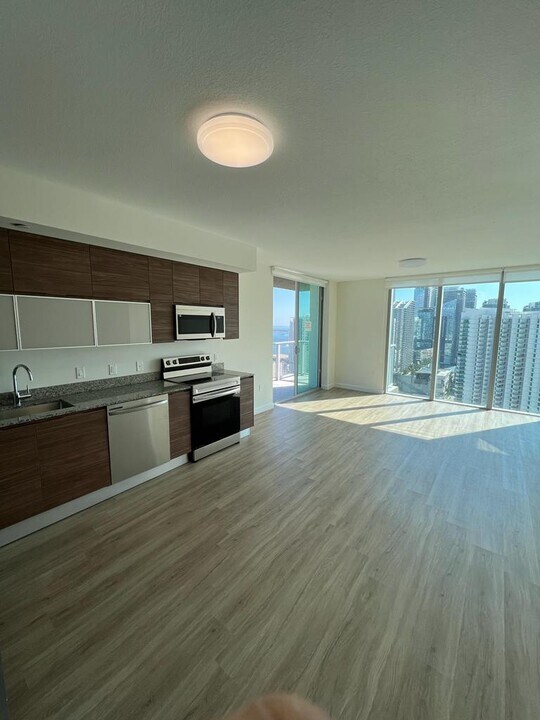 34 SW 1st St in Miami, FL - Building Photo