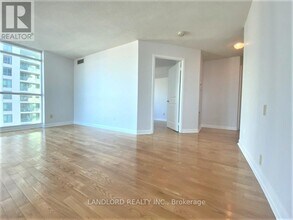 225 Sherway Gardens Rd in Toronto, ON - Building Photo - Building Photo