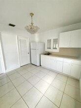 8990 SW 25th St in Miami, FL - Foto de edificio - Building Photo